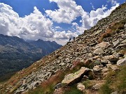 56 Il sent. prima di giungere al Passo della Selletta passa su pietraia